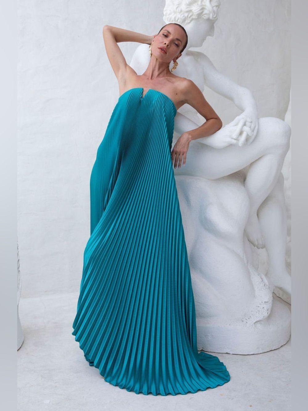 New L’ldee Black Tie Gown in Jewel Size 2